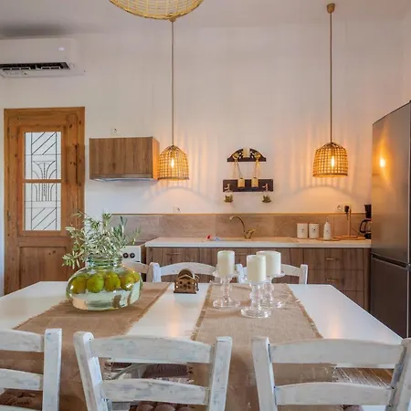 Tatil Evi Fani's With Hot Tub Kandiye